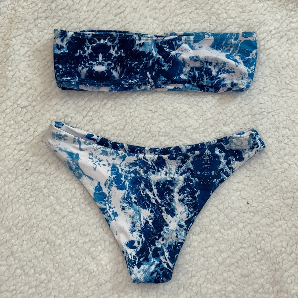 Waves / tie dye bandeau bikini set - Picture 2 of 4